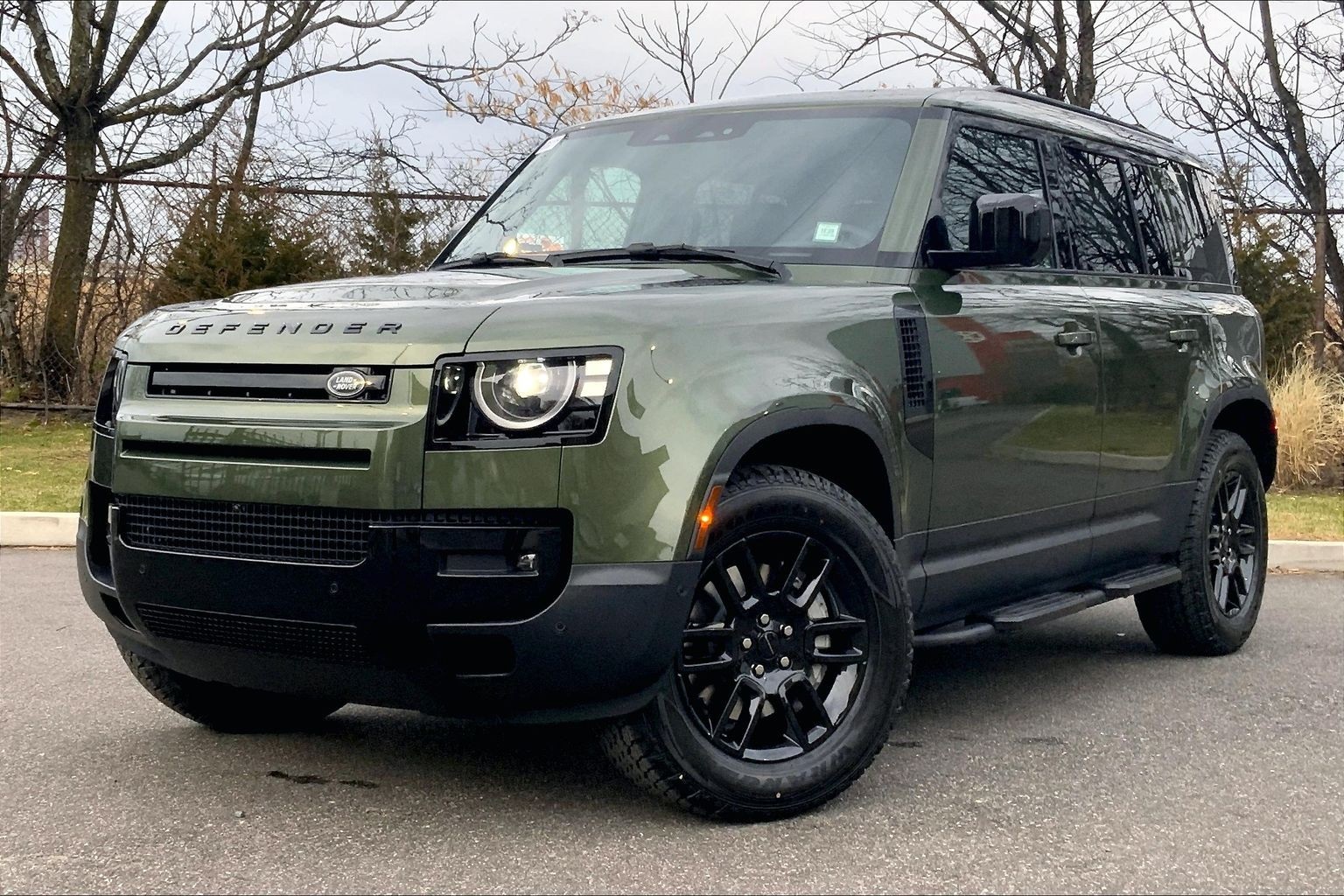 2026 Land Rover Defender S's photo