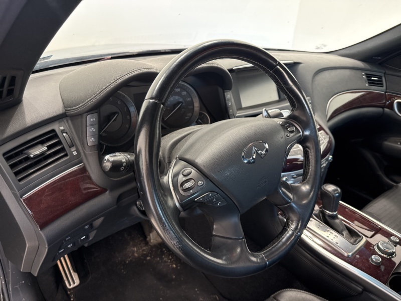 2018 Infiniti Q70 3.7 Luxe photo 17