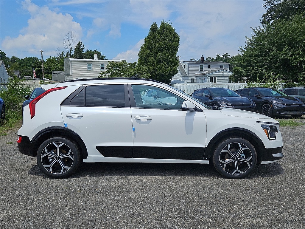 2025 Kia Niro EX Touring photo 4