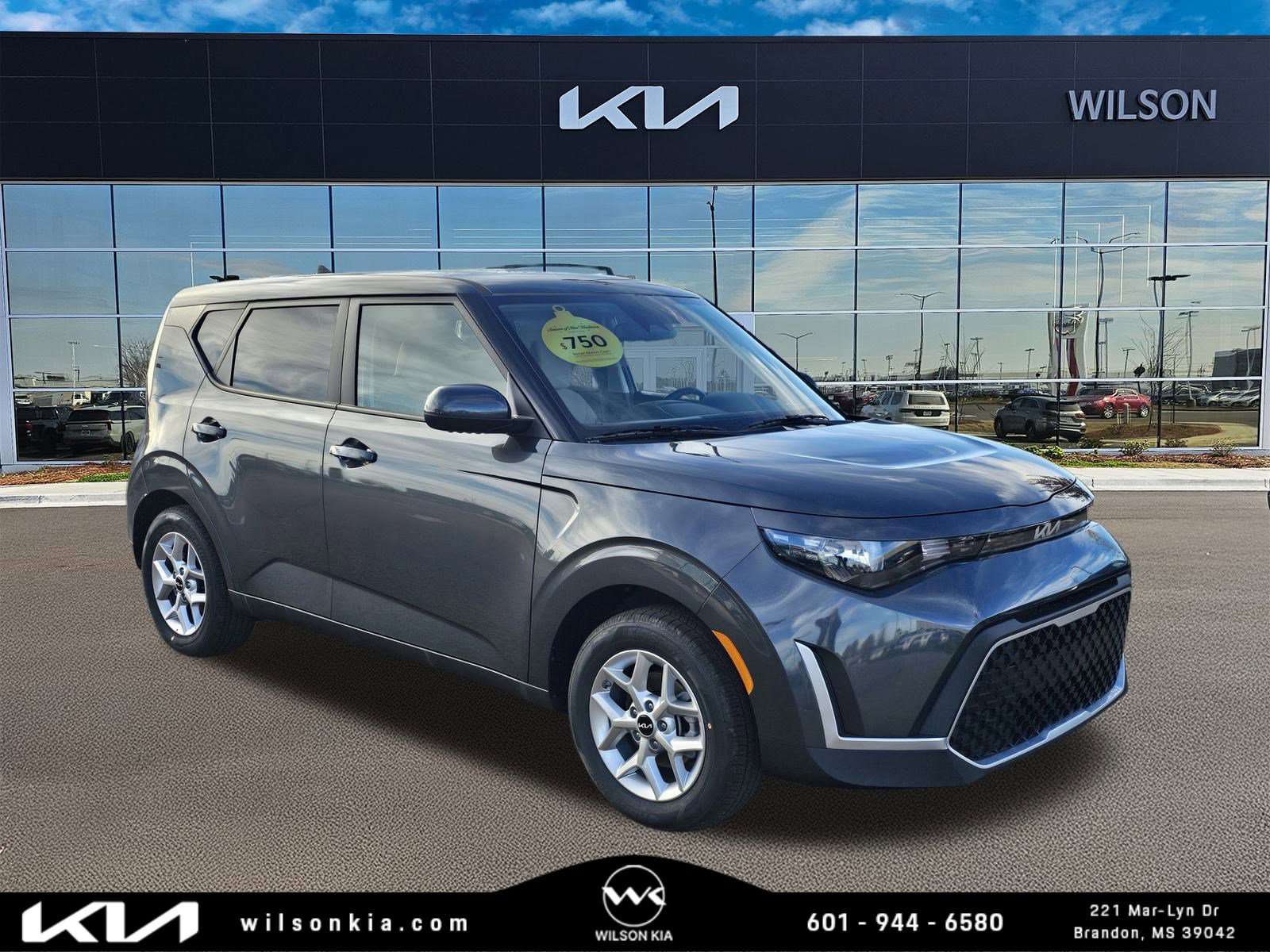 2025 Kia Soul LX's photo