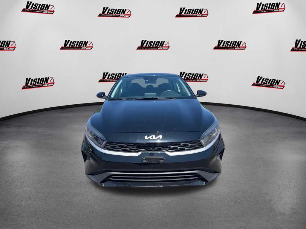 2022 Kia Forte LXS photo 2