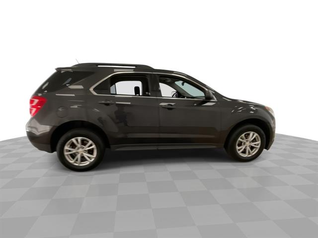 2016 Chevrolet Equinox LT photo 2