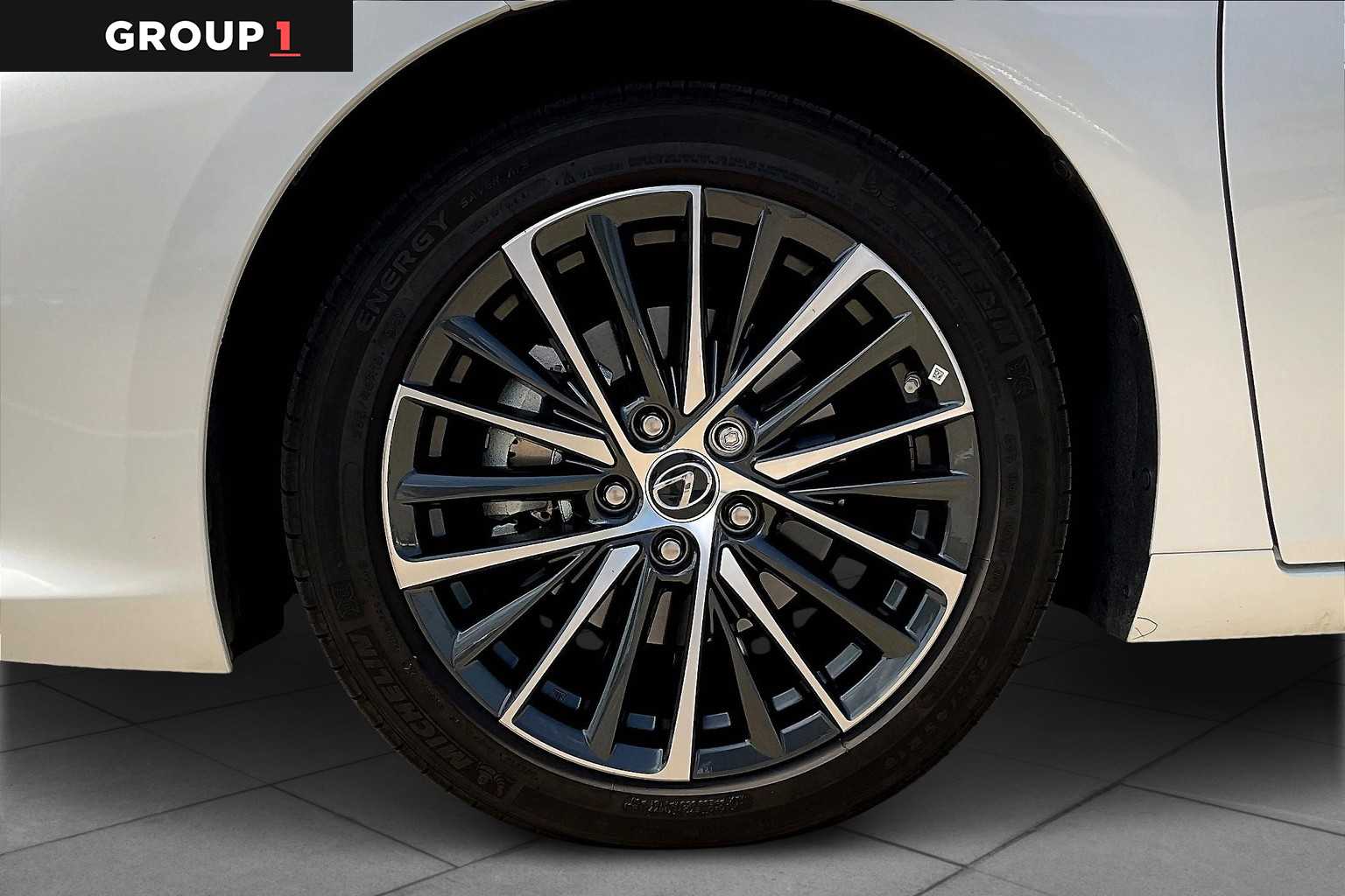 2025 Lexus ES Premium photo 8