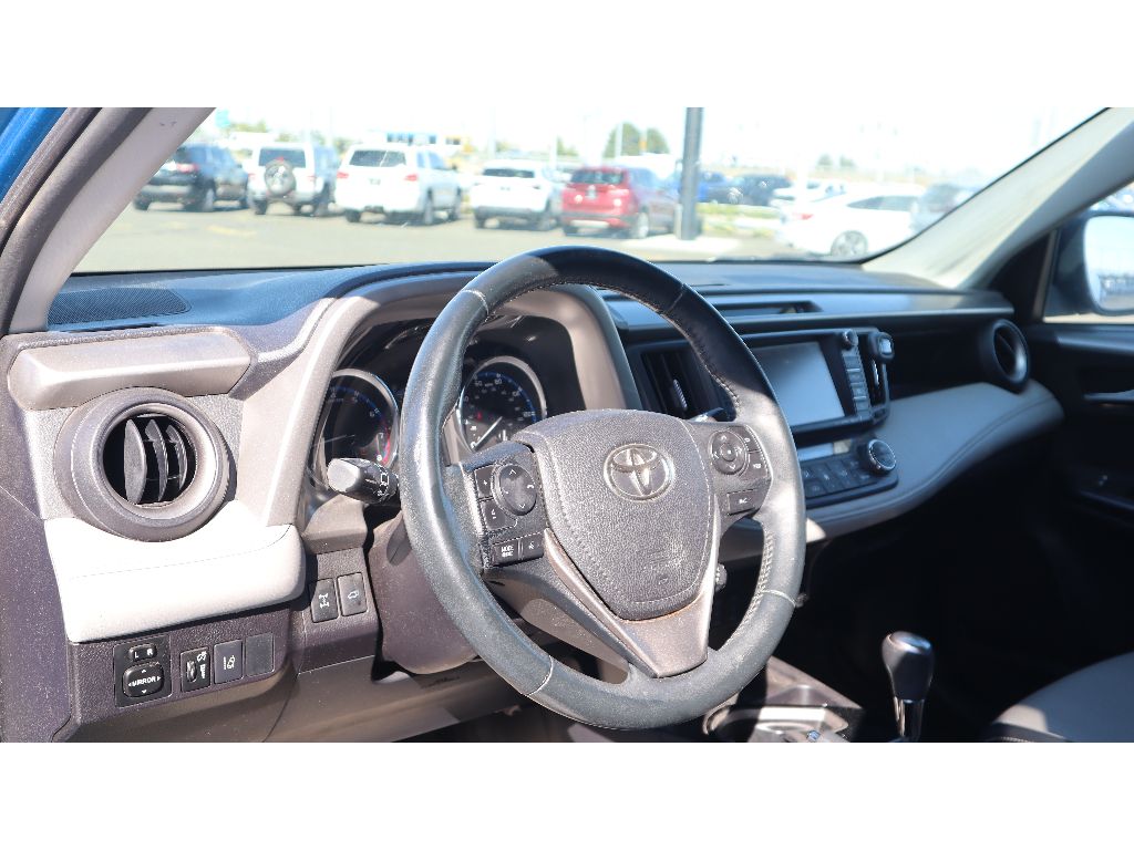 2016 Toyota RAV4 Limited photo 12