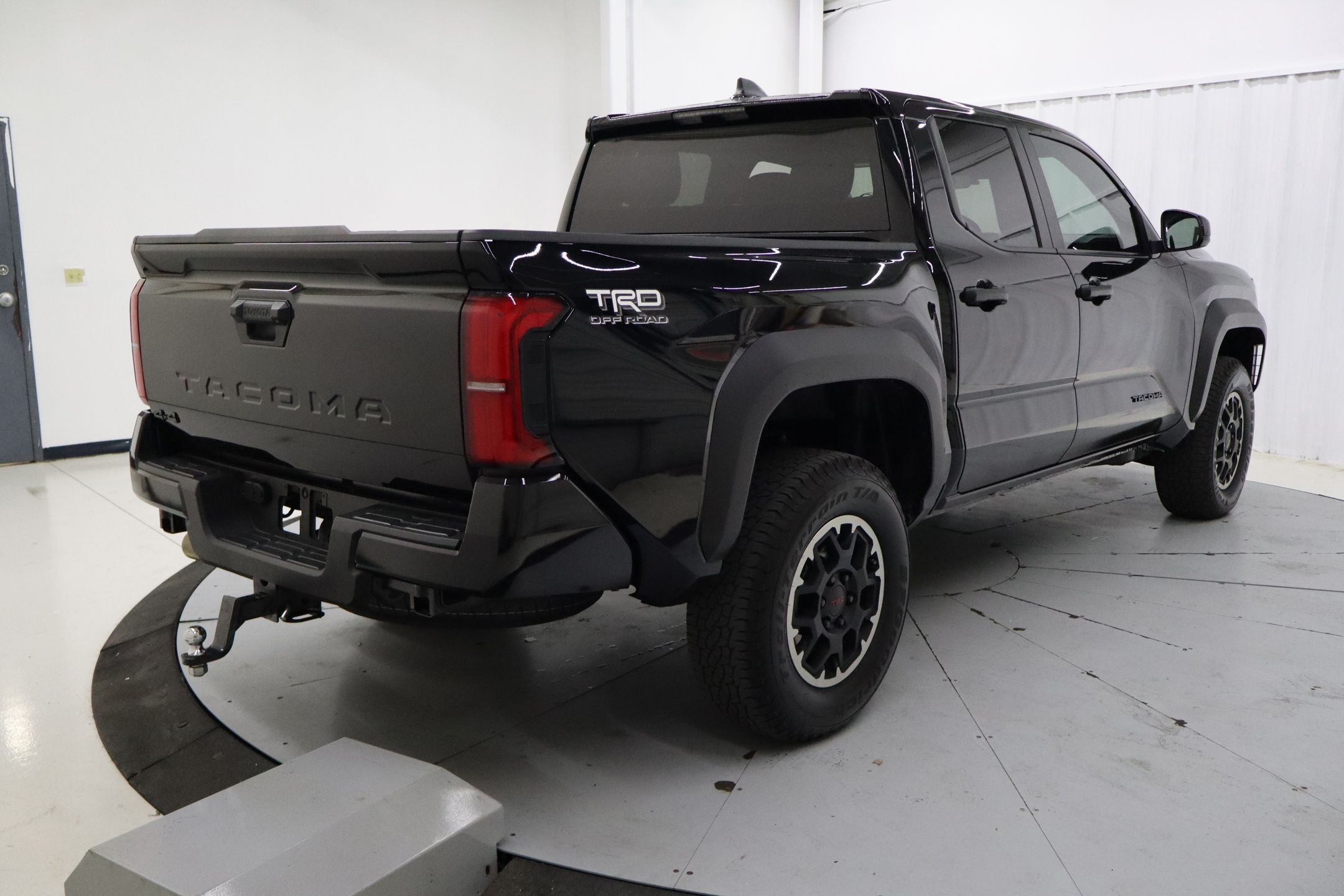 2024 Toyota Tacoma Limited photo 3