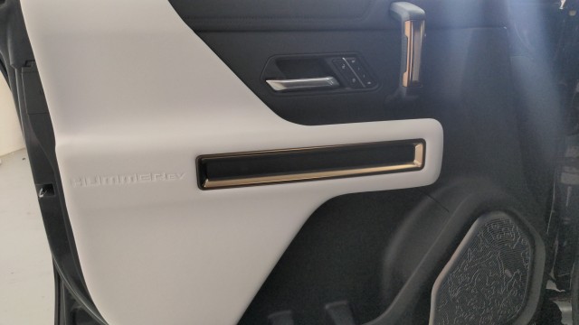 Used 2025 Void Black GMC 2X image 24