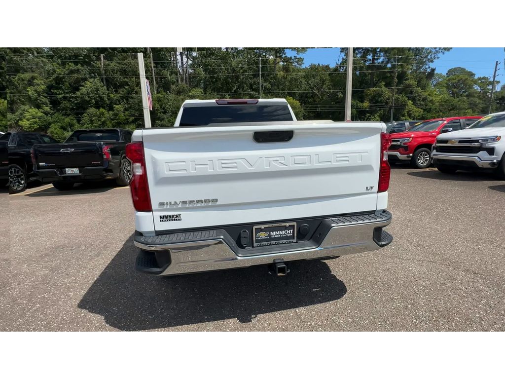 2023 Chevrolet Silverado 1500 LT photo 3