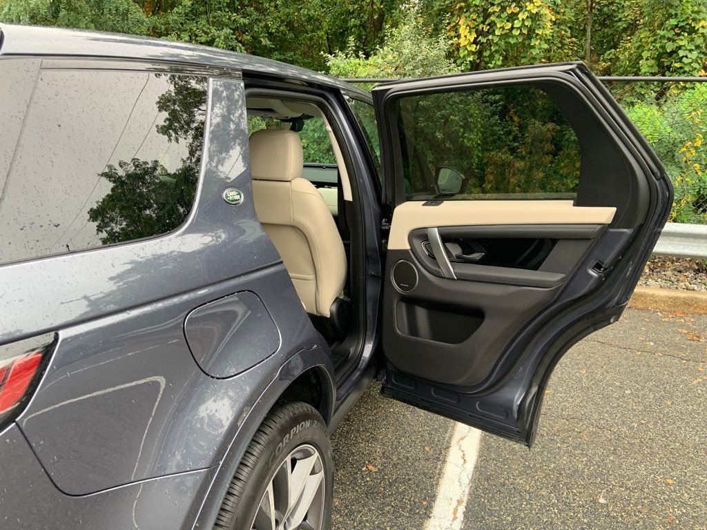 2025 Land Rover Discovery Sport S photo 18