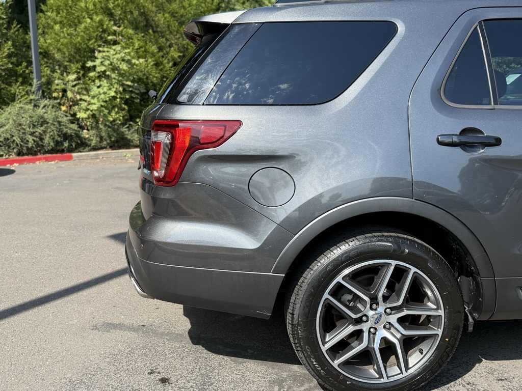 2017 Ford Explorer Sport photo 3