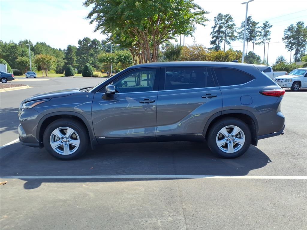 2022 Toyota Highlander Hybrid LE photo 4