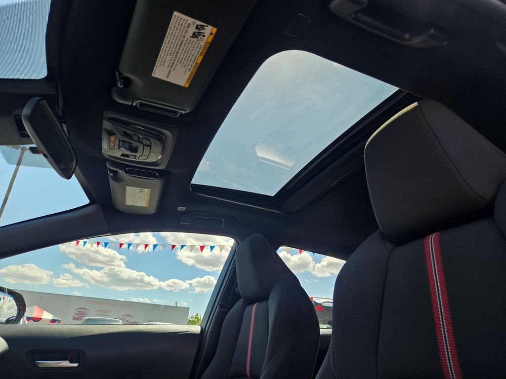 2023 Toyota Corolla SE photo 22
