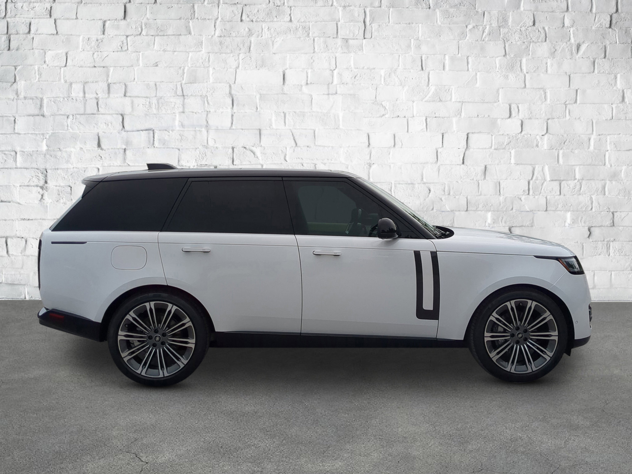 2025 Land Rover Range Rover SE photo 5