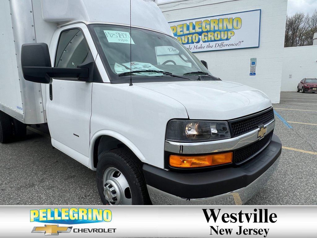 2023 Chevrolet Express Cutaway 3500 photo 3