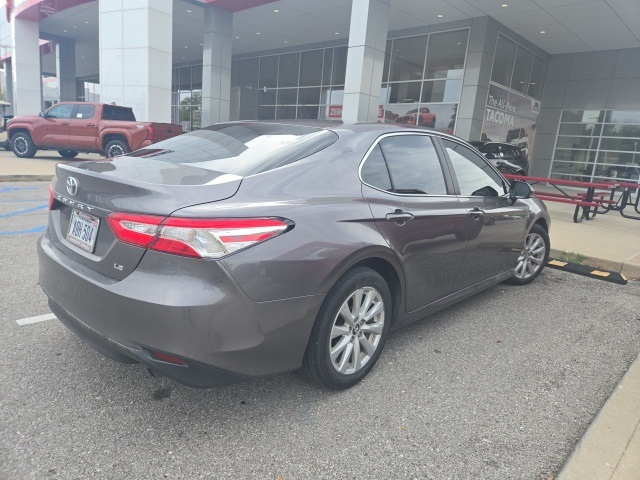 2018 Toyota Camry LE photo 2