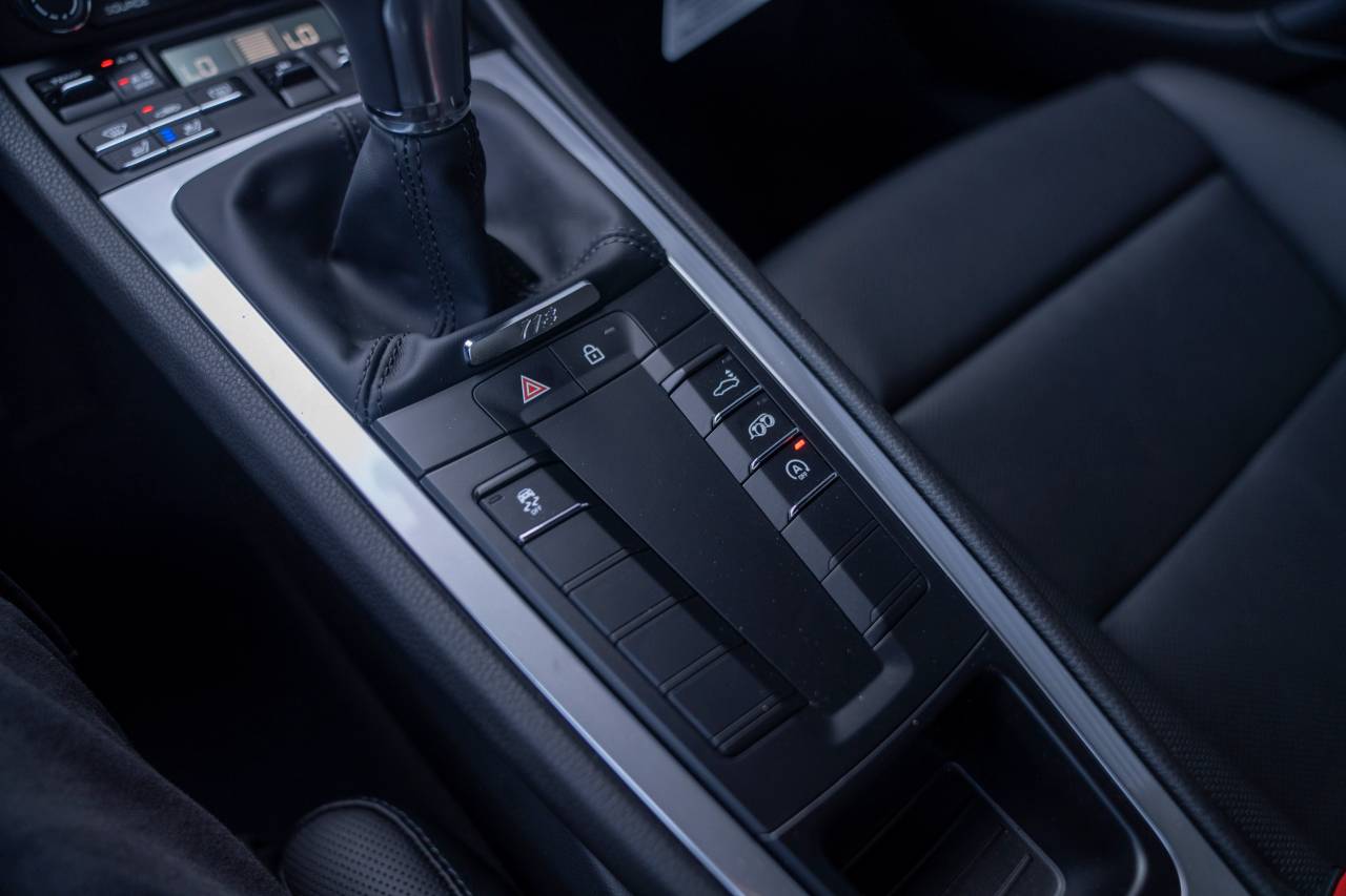 2025 Porsche Cayman photo 21