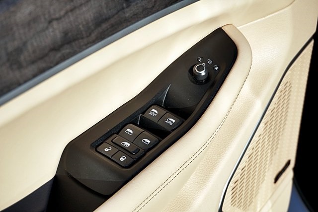 Used 2023 White Jeep Limited image 25