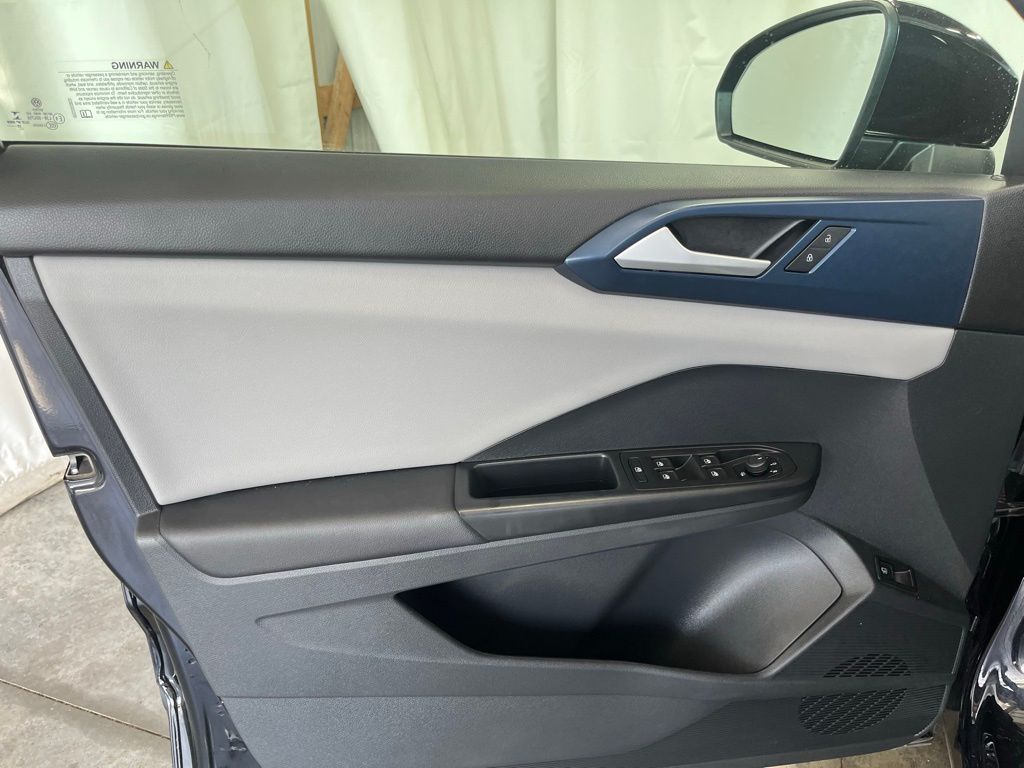 2022 Volkswagen Taos SE photo 9