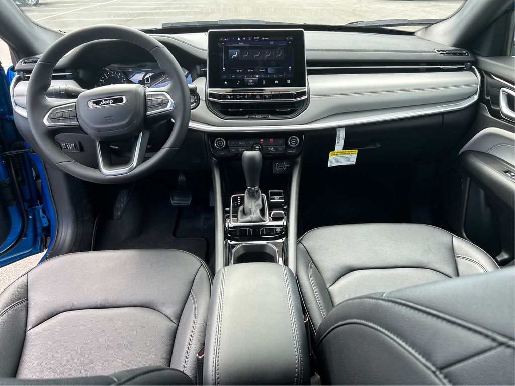 2025 Jeep Compass Limited photo 16