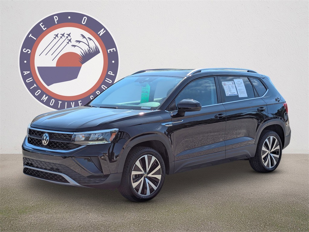 2022 Volkswagen Taos SE photo 2