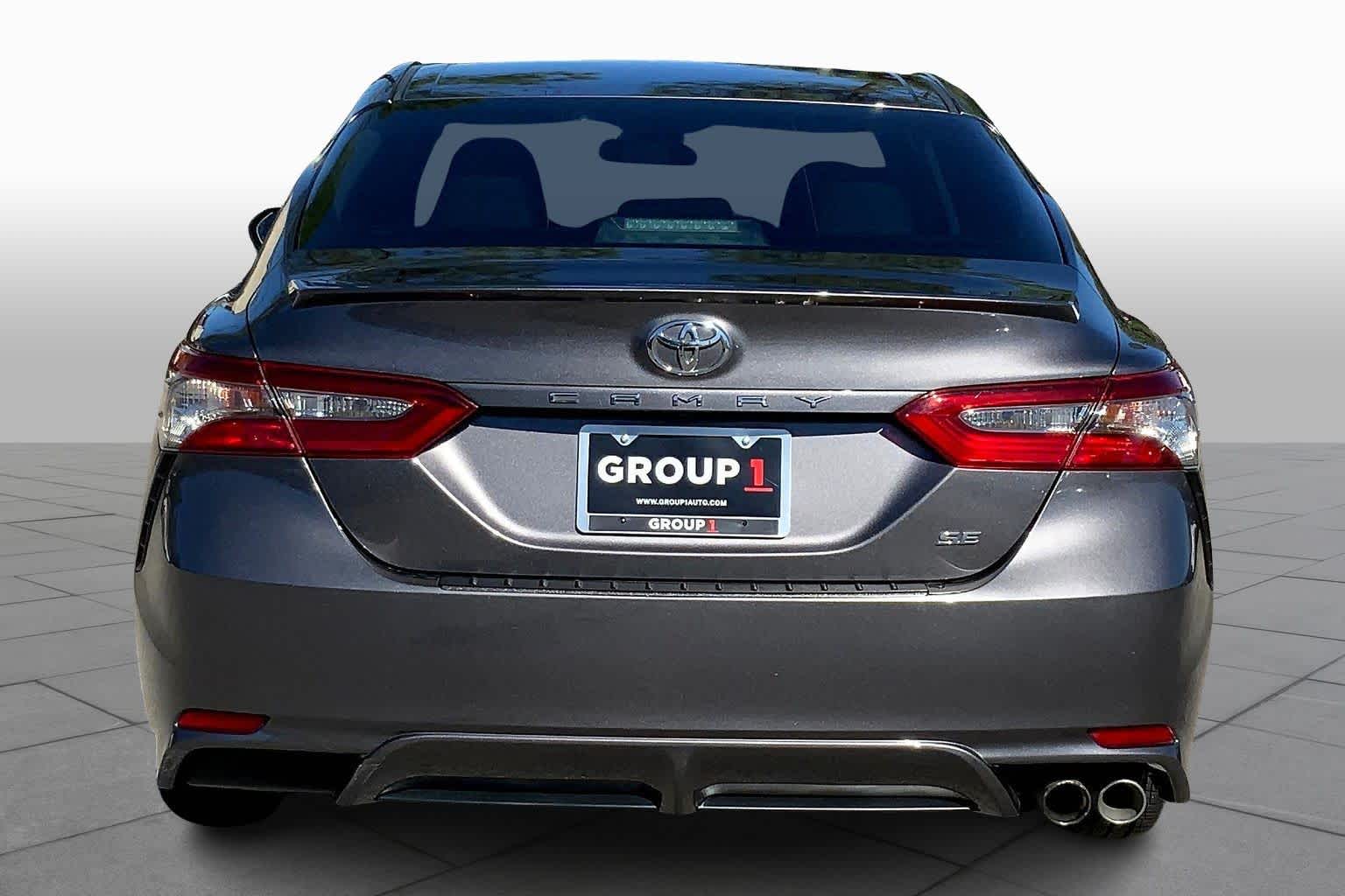 2018 Toyota Camry SE photo 4