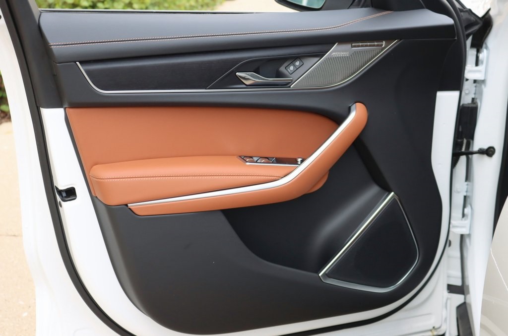 2026 JAGUAR PACE P400 - Image 10