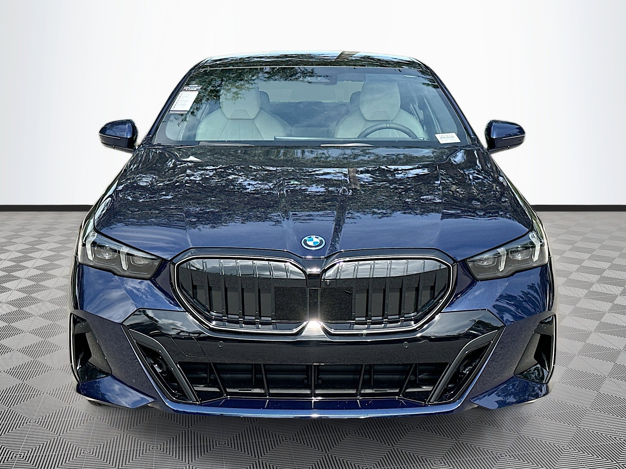 2026 Bmw 550e xDrive photo 2