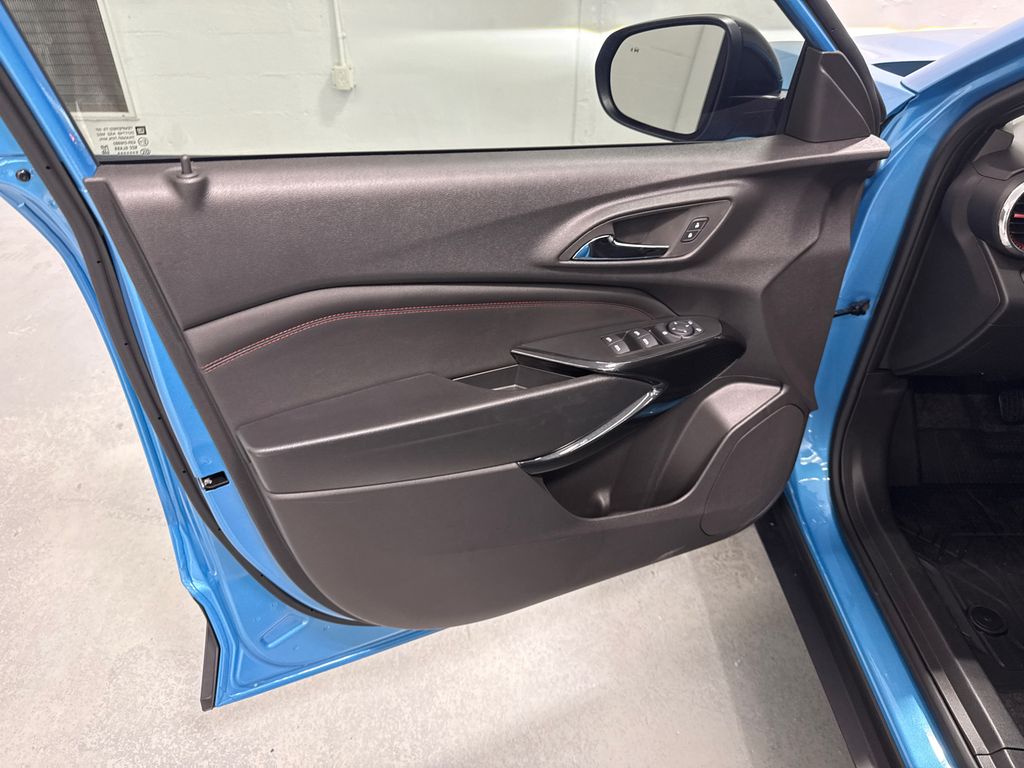 2025 Chevrolet Trax photo 11