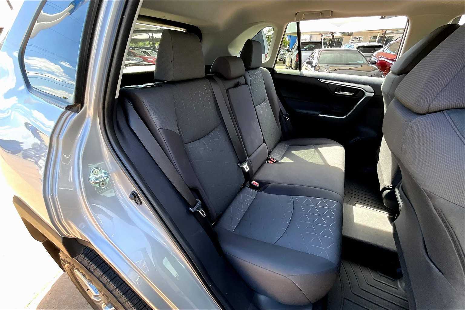 2023 Toyota RAV4 XLE photo 16