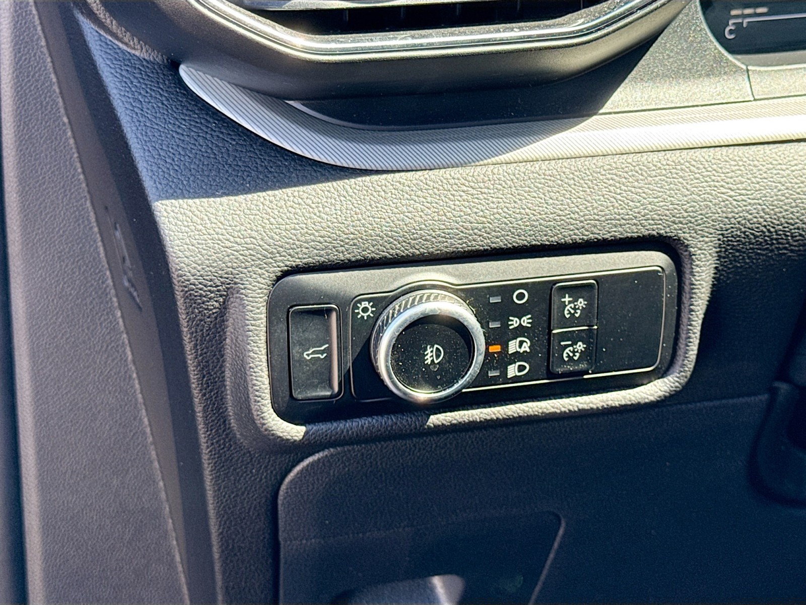 2024 Ford Explorer XLT photo 8