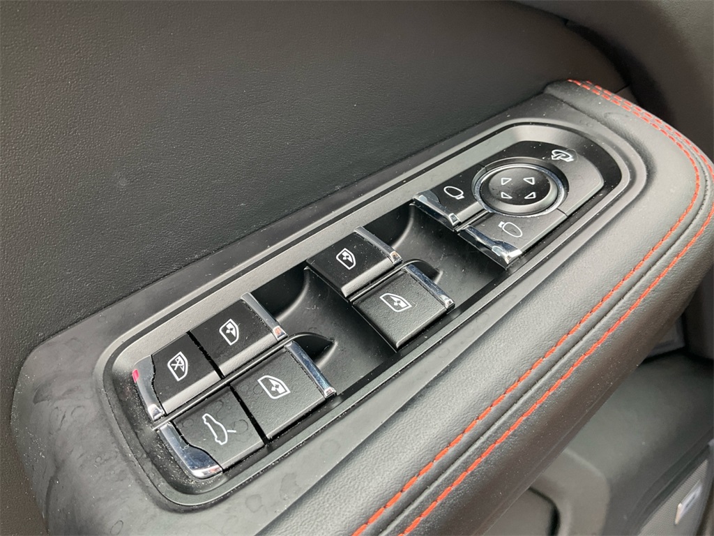 2023 Porsche Macan Base photo 29