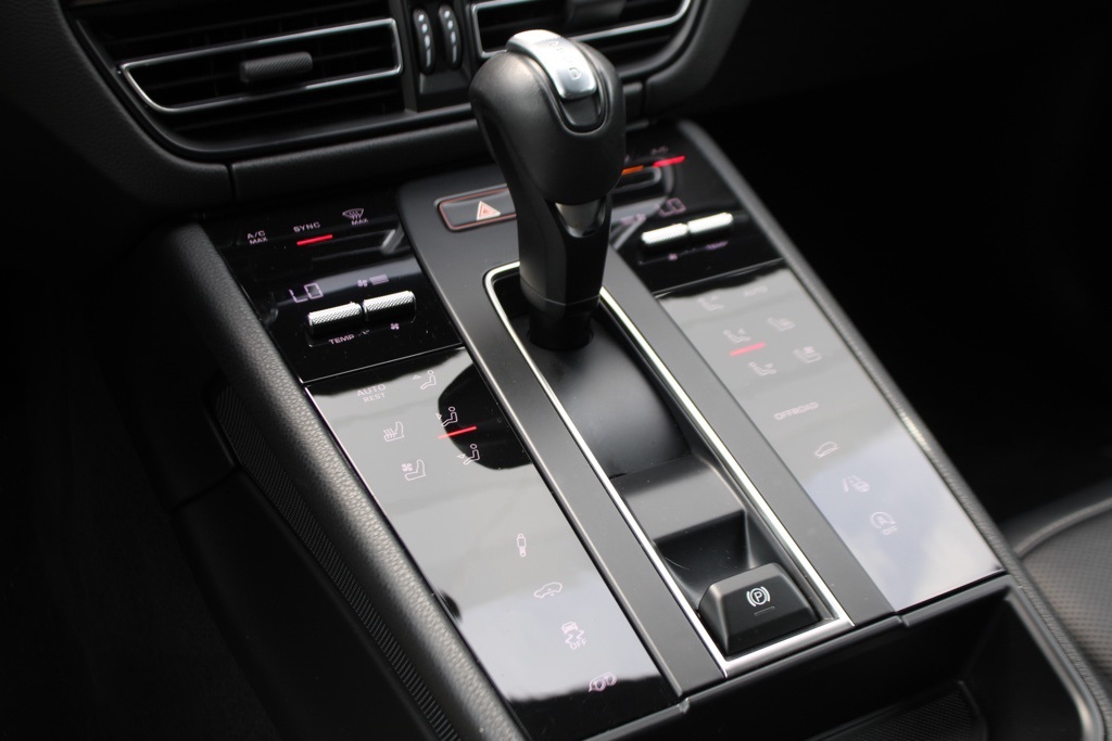 2024 Porsche Macan photo 22