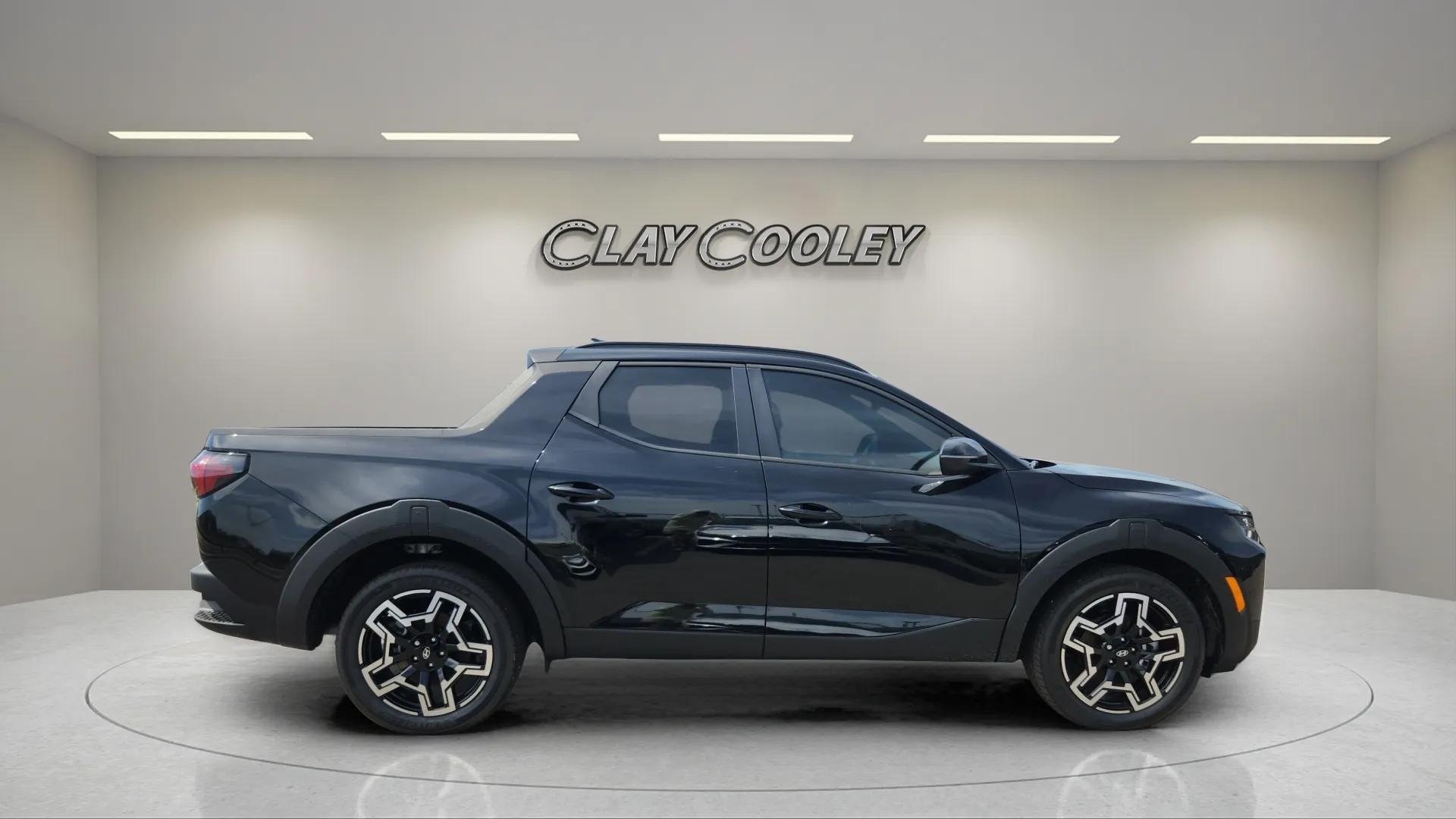 2025 Hyundai Santa Cruz Limited photo 2