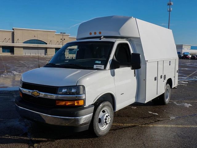 2025 Chevrolet Express Cutaway Base's photo