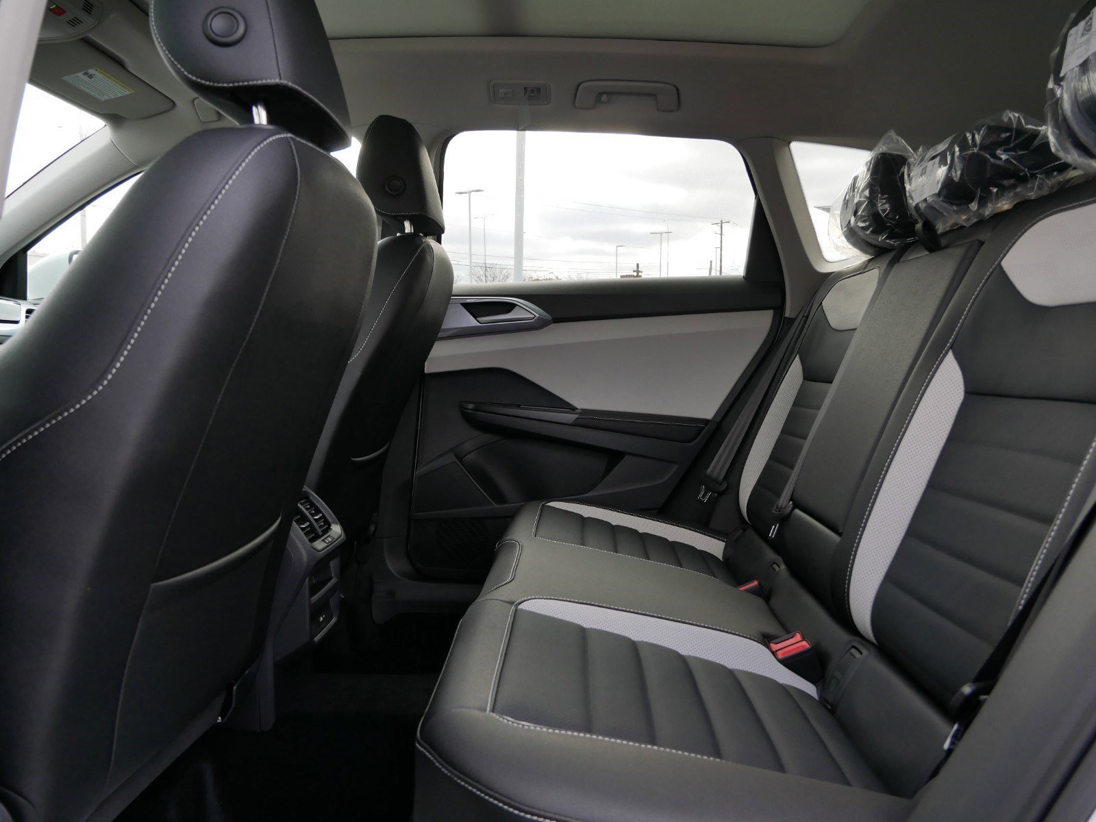 2025 Volkswagen Taos SEL photo 3