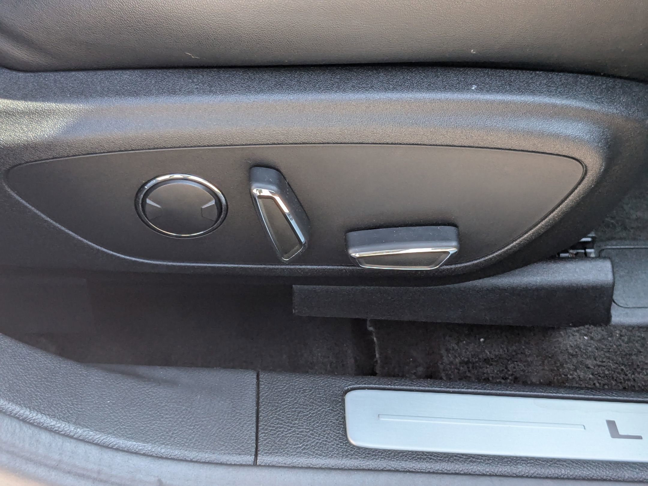 2016 Lincoln MKZ Base photo 37