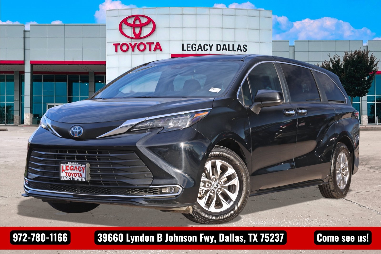 2024 Toyota Sienna XLE's photo