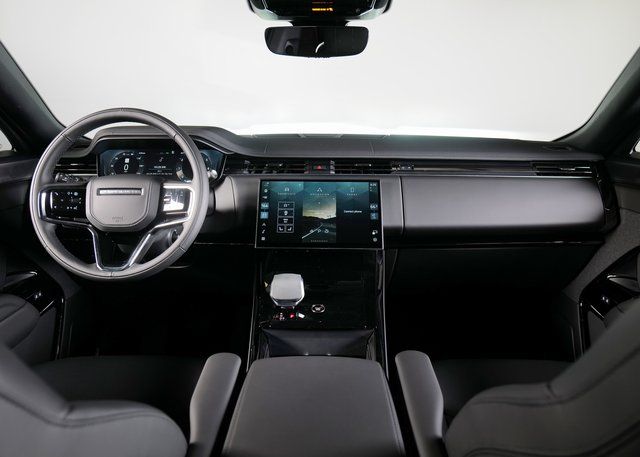 2025 Land Rover Range Rover Sport SE photo 4