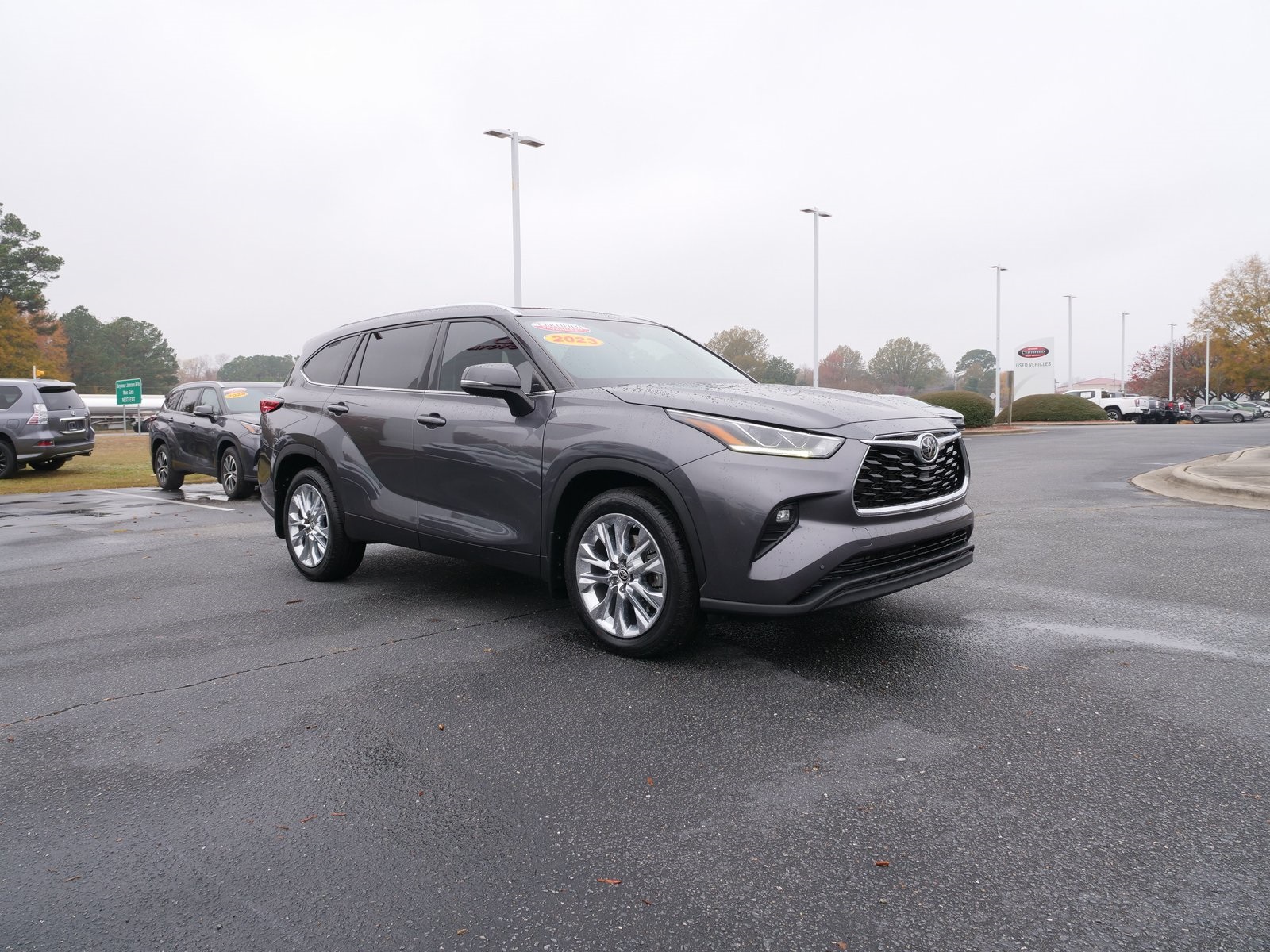 2023 Toyota Highlander Limited's photo