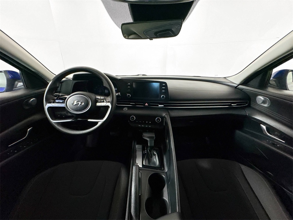 2022 Hyundai Elantra SEL photo 7
