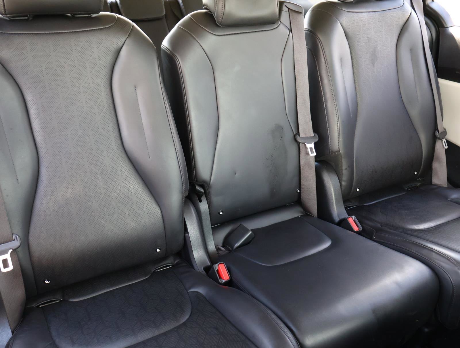 2024 Kia Carnival LX photo 18