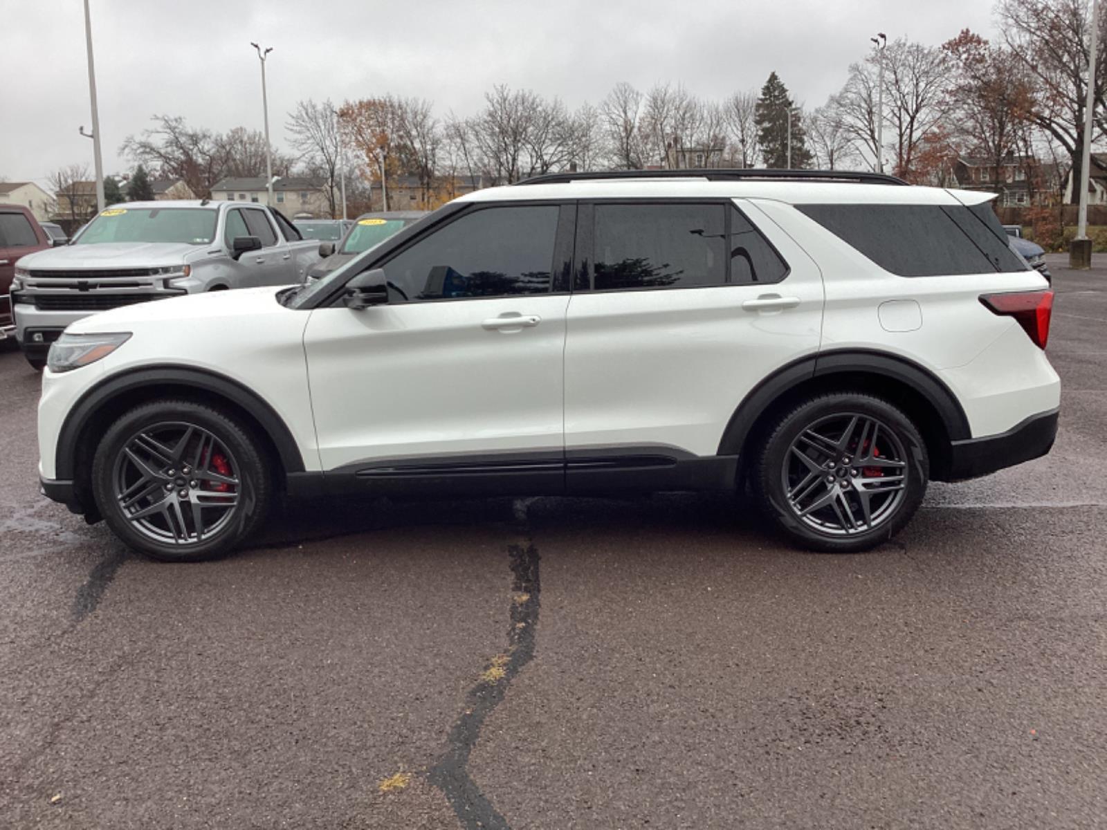 2025 Ford Explorer ST photo 4