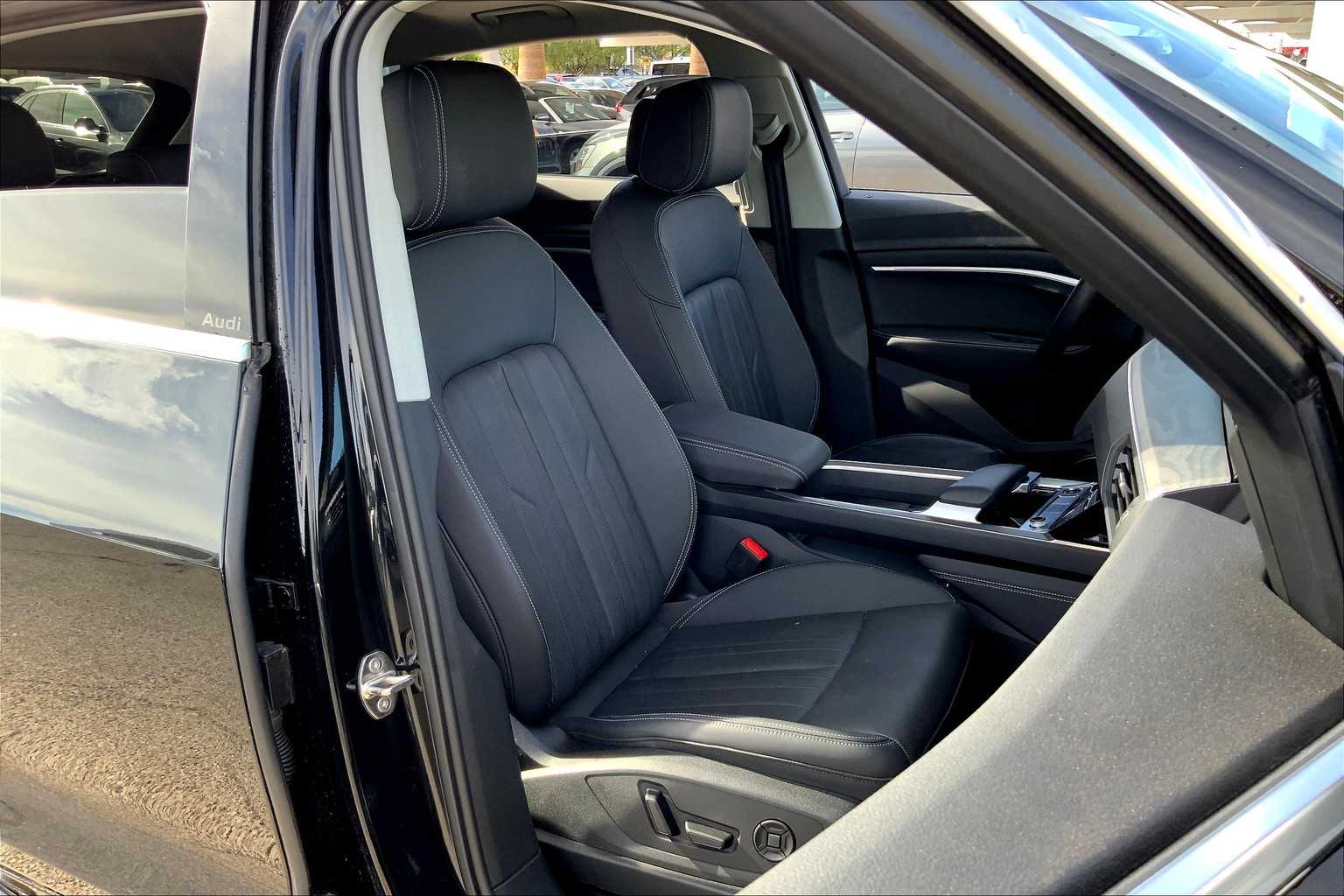 2024 Audi Q8 E-tron Premium Plus photo 5