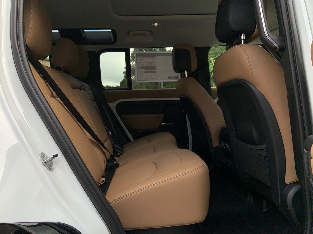 2025 Land Rover Defender 110 X-Dynamic SE photo 14