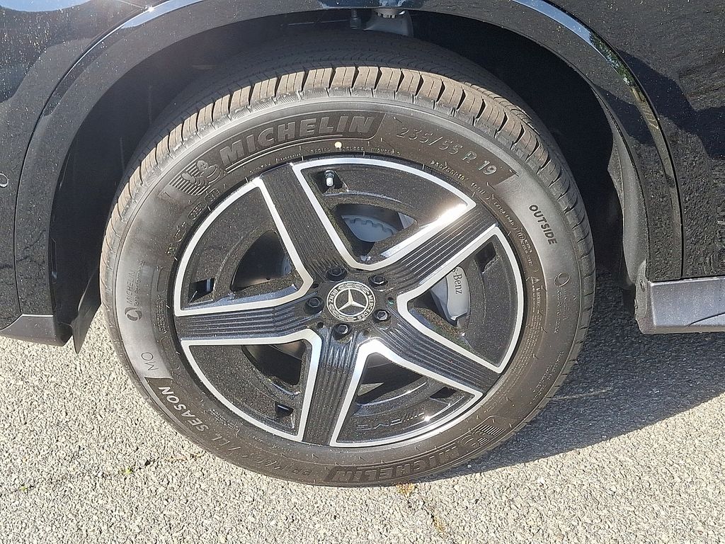 2025 Mercedes Benz GLC 300 4MATIC photo 4