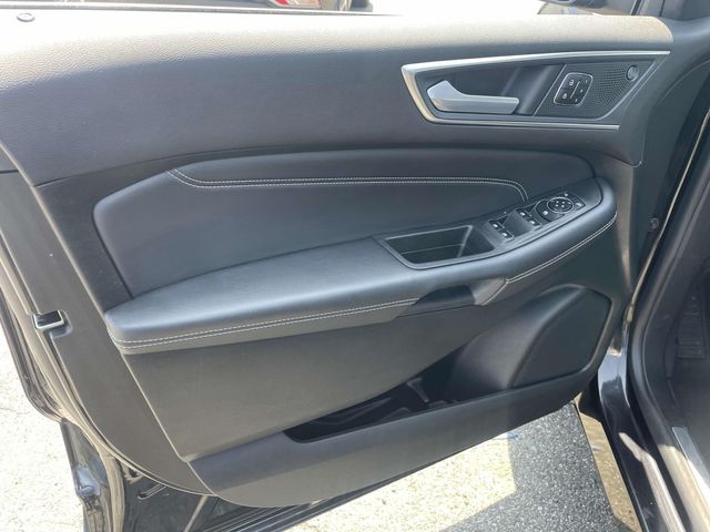 2024 Ford Edge Titanium photo 17