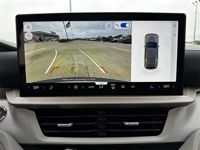 2025 Ford Explorer photo 25