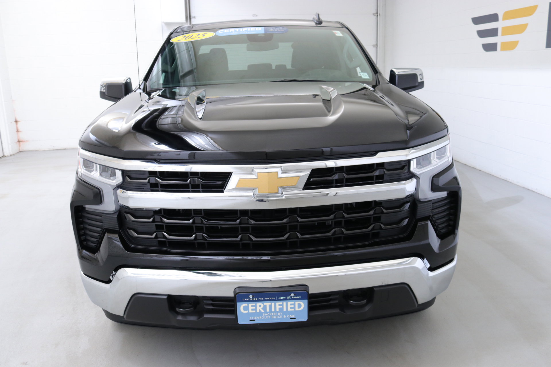 2025 Chevrolet Silverado 1500 LT photo 2