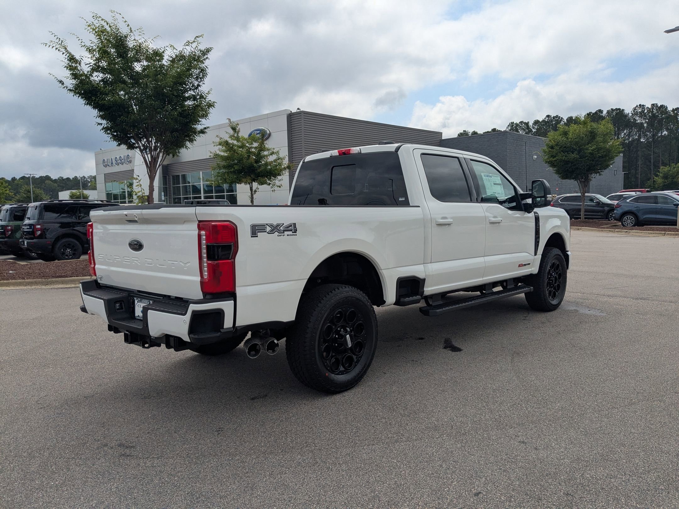 2025 Ford F-350 Lariat photo 7