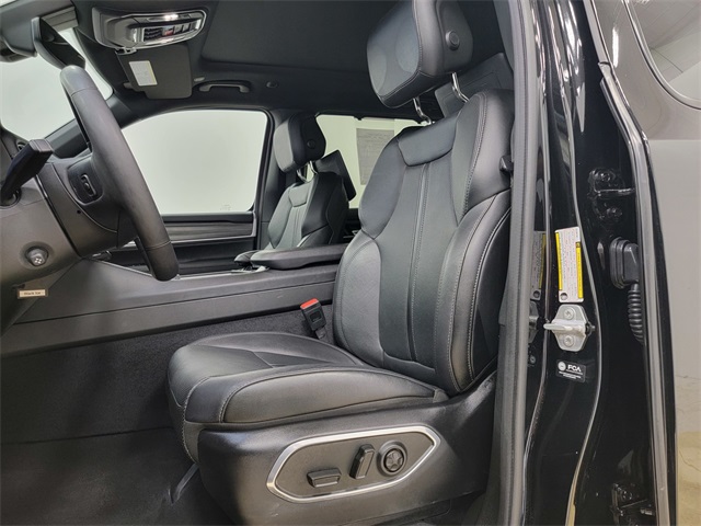 2024 Jeep Wagoneer Series III photo 13