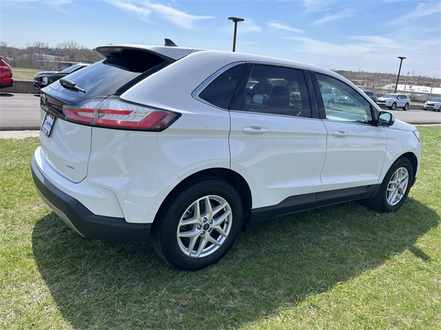 2022 Ford Edge SEL photo 5